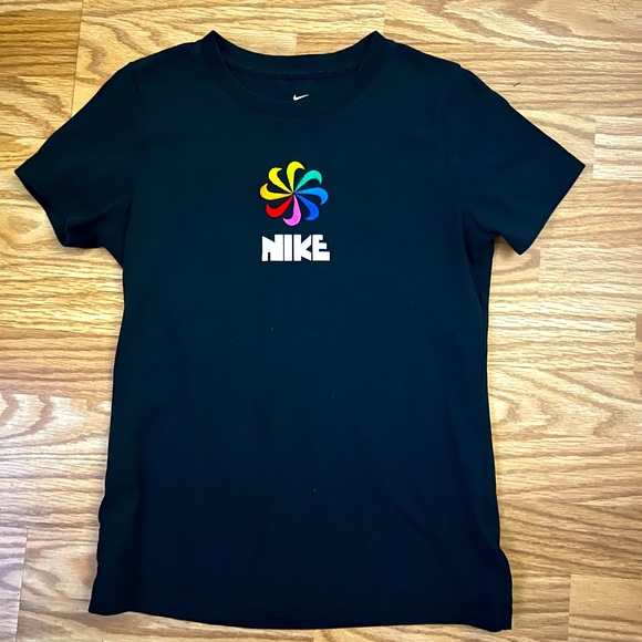 Nike LGBTQ Embroidered t-shirt - Picture 1 of 4